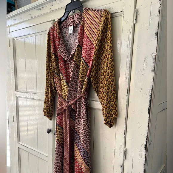 NWOT CAbi Dress Colorful and Stylish Size M - Picture 5 of 16